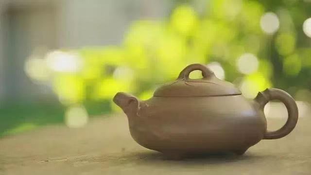 無由持一碗，寄與愛茶人